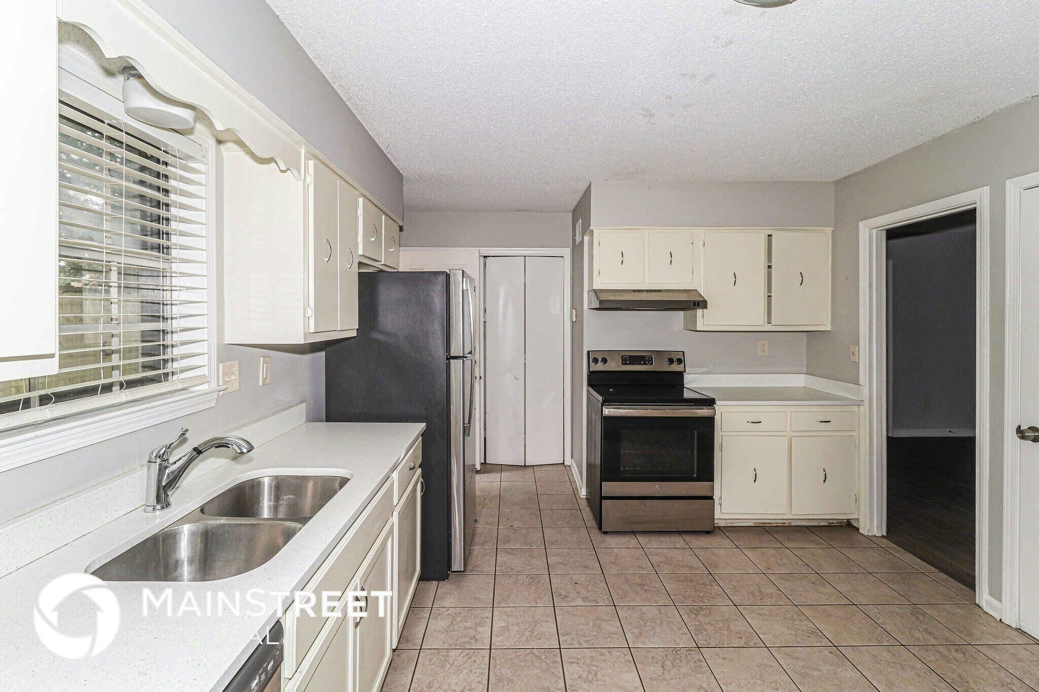 Building Photo - 2101 Rose Garden Cove