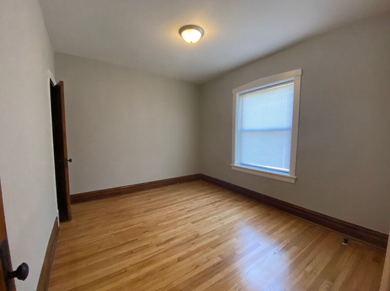 Building Photo - 2607 N Kostner Ave