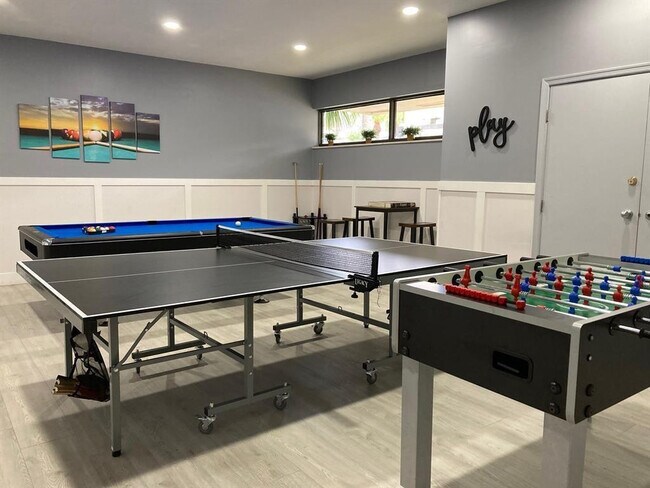 Building Photo - 2112 S Cypress Bend Dr