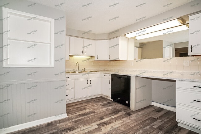 Building Photo - 1601 Bauer Ave