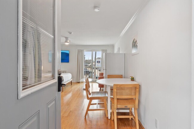 Building Photo - 6 Ashworth Ave