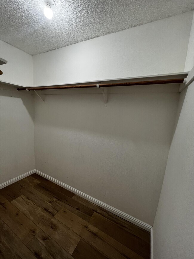 Building Photo - 301 Brookside Ln
