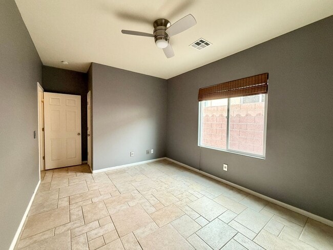 Building Photo - MOVE IN SPECIAL! FIRST TWO WEEKS RENT FREE...