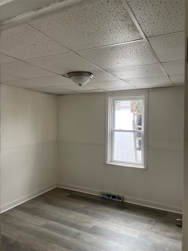 Building Photo - 223 Squires Ave