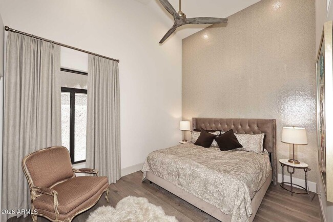 Building Photo - 8334 E Jenan Dr