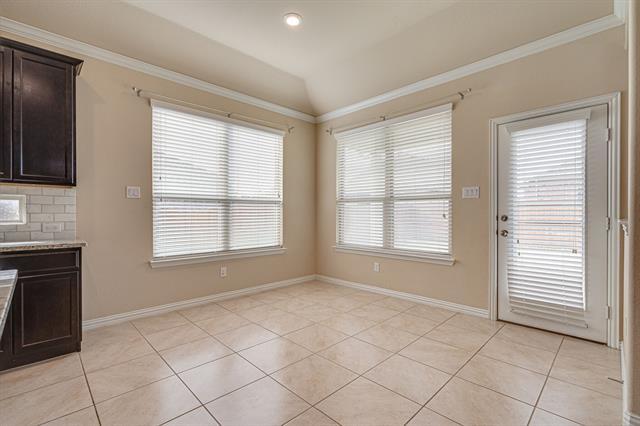 Building Photo - 4112 Hialeah Dr