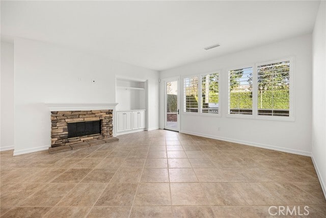 Building Photo - 2556 Pearblossom St