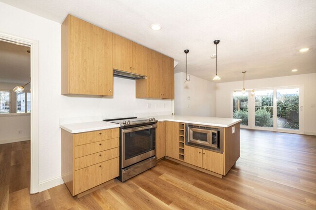 Building Photo - Executive Home With Remodeled Bathrooms + AC in Old Palo Alto