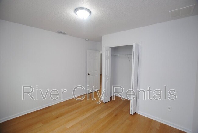 Building Photo - 5749 Silver Sands Cir