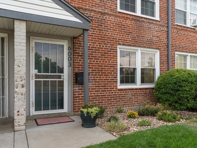 Building Photo - 6003 E 28th Ave