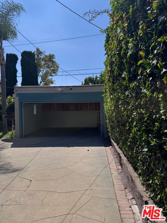 Building Photo - 621 S Highland Ave