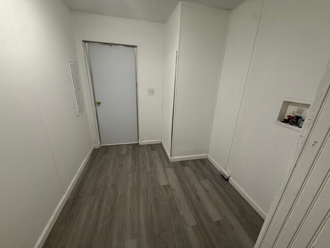 Building Photo - 4 Bedrooms, 3 Bathrooms with potential 5th Bedroom- Mobile home in Armuchee!