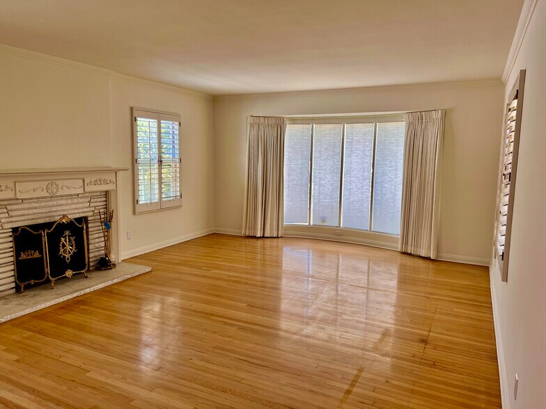 Building Photo - 4211 Ridgeway Dr