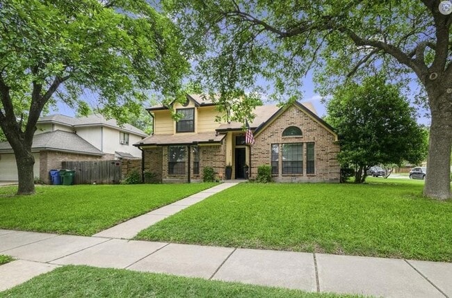 Building Photo - 306 Applewood Dr