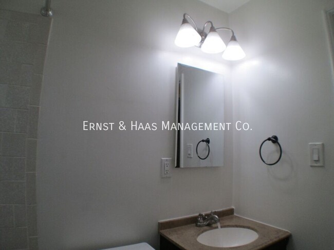 Building Photo - Lovely 1 Bedroom Apartment in Prime Bixby ...