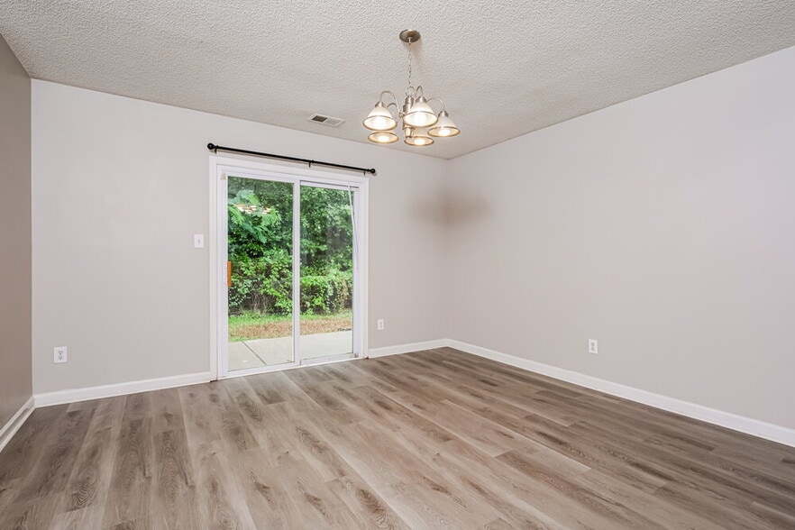 Building Photo - 62 Brookhaven Dr