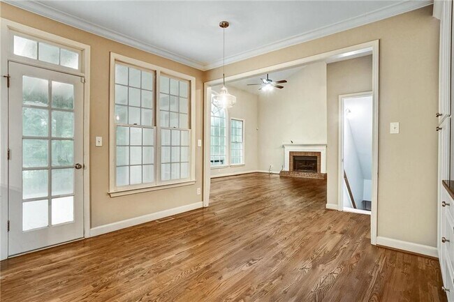 Building Photo - 510 Jacaranda Ct