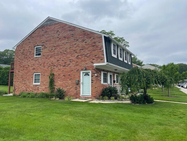 Building Photo - 451 Village Dr