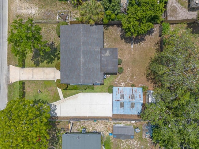 Building Photo - 2/1 plus bonus room in Holly Hill