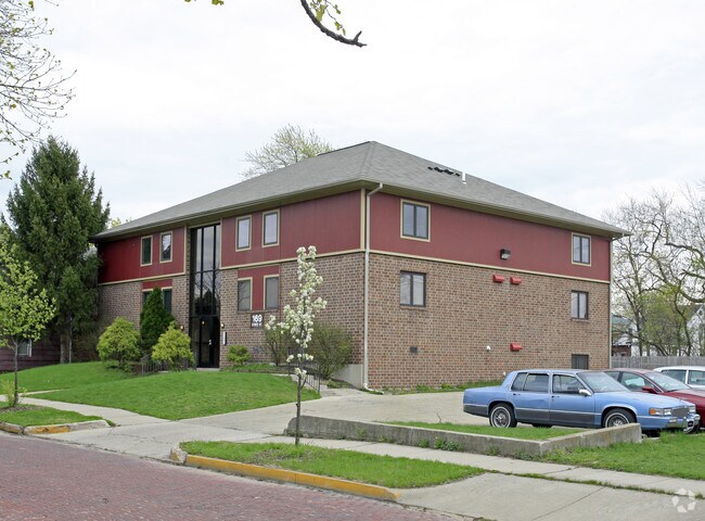 Primary Photo - 169 State St
