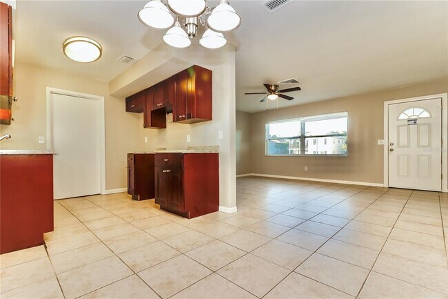 Building Photo - 1429 Spring Ln
