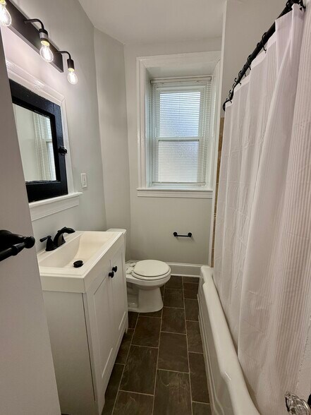 Building Photo - 106 Forrest Ave