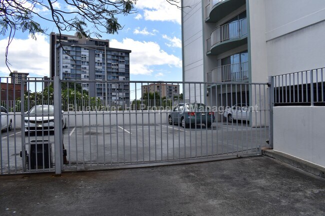 Building Photo - 710 Lunalilo St