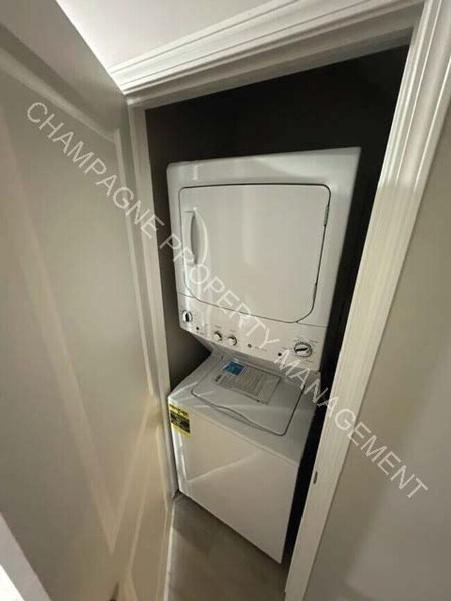 Building Photo - Fully Remodeled Home in KC