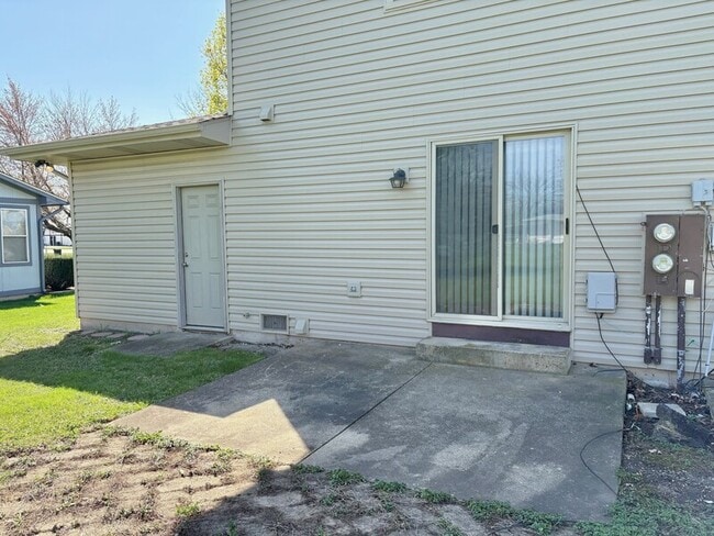 Building Photo - 724 Oakton Rd
