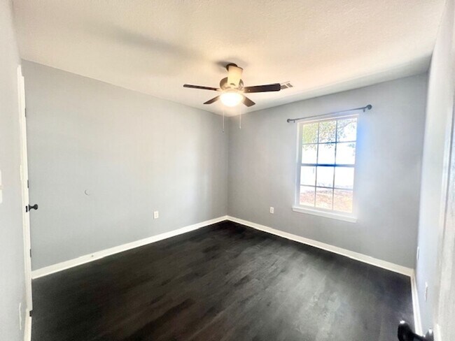 Building Photo - 3200 Skynight Dr