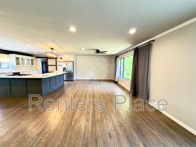 Building Photo - 4051 E 46th Pl