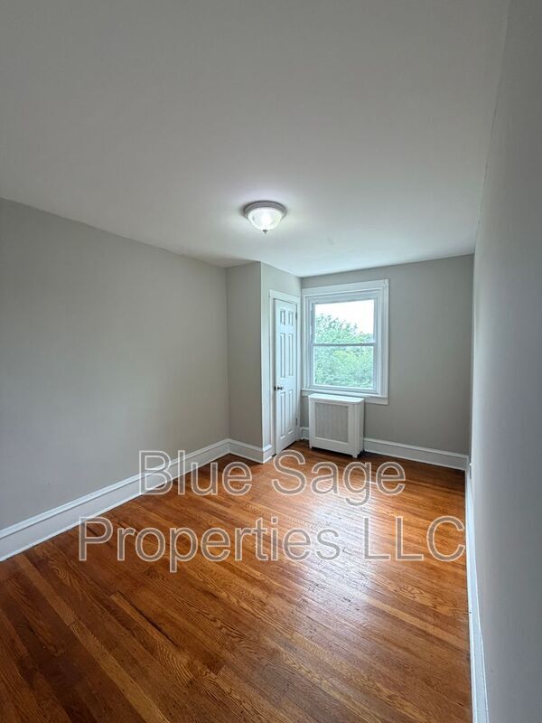 Building Photo - 7030 Greenwood Ave