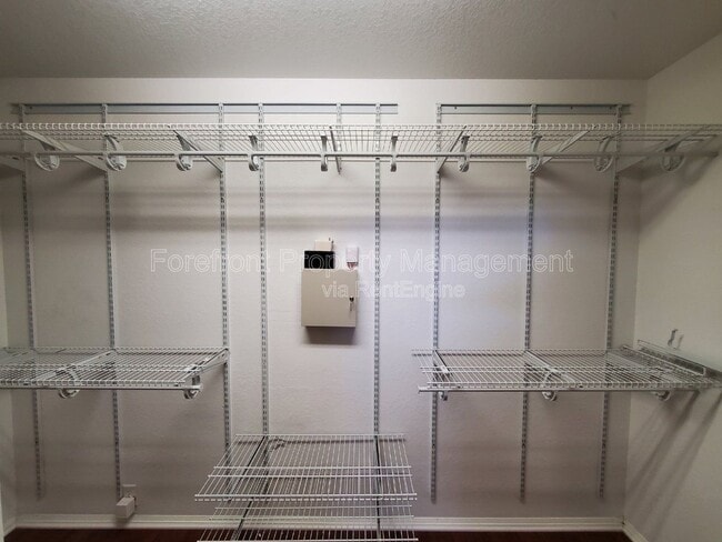 Building Photo - 555 Planters Pass