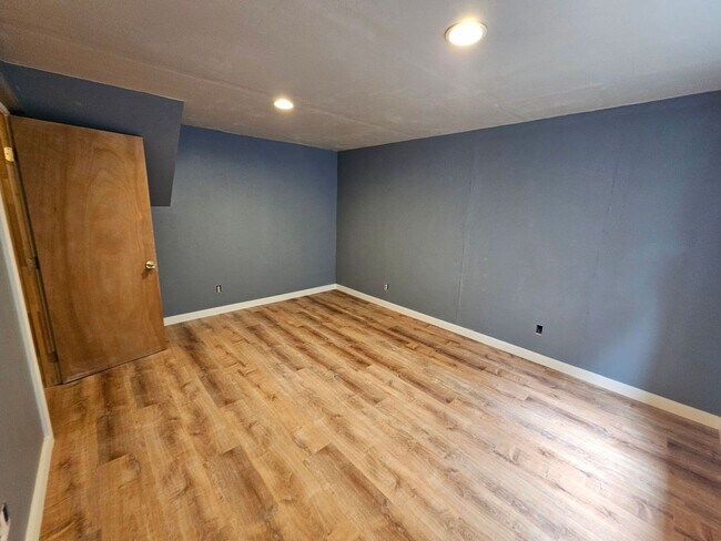 Building Photo - 4 Bed 3 Bath Home in 80911!