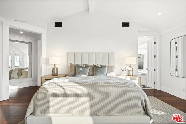 Building Photo - 7335 Birdview Ave