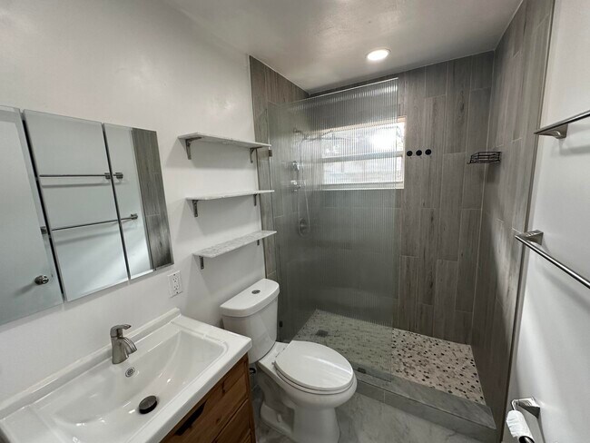 Building Photo - 1424 SW 9th St