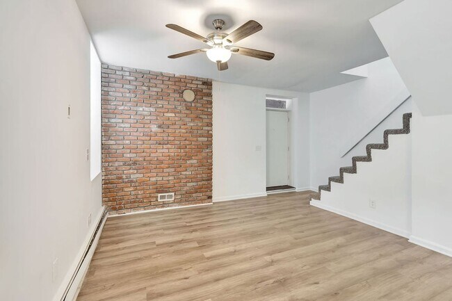 Building Photo - Corryville Condo_ Heat Paid