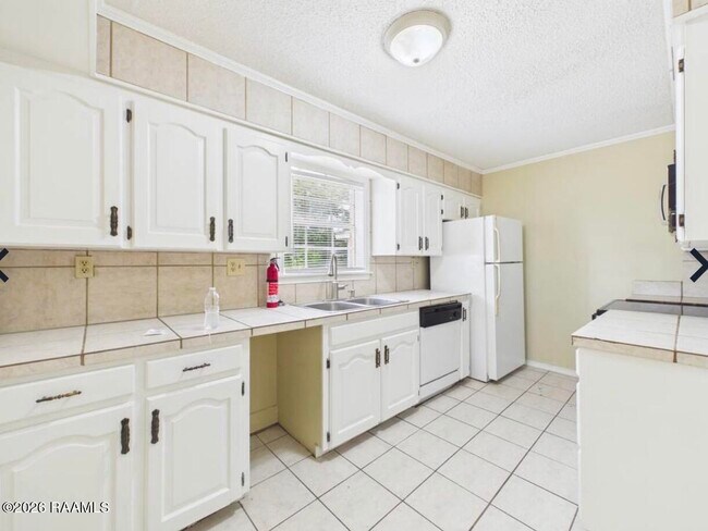 Building Photo - 107 Guillot Rd