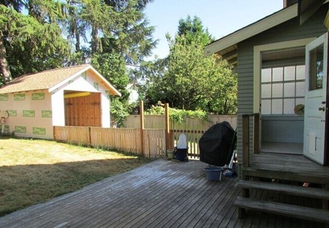 Building Photo - Beautiful 4-Bedroom Home in the Heart of Wallingford