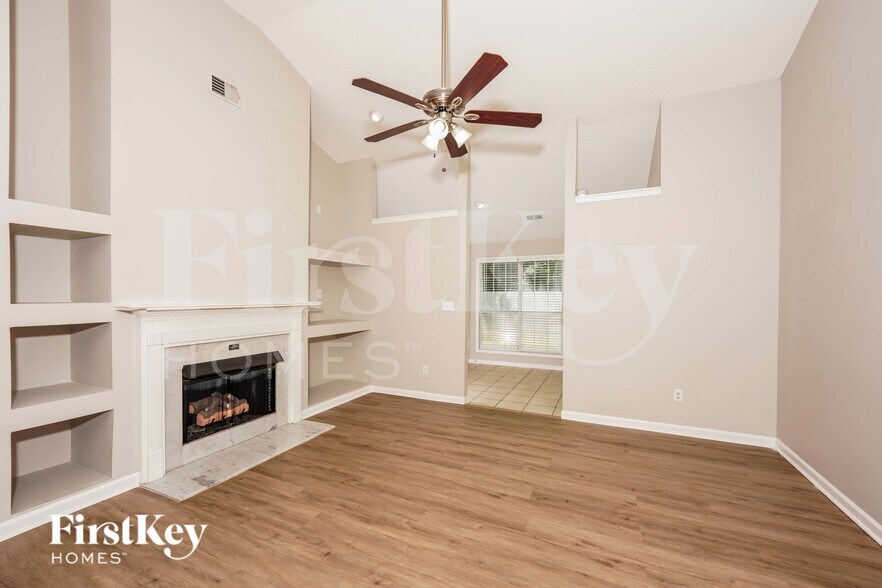 Building Photo - 200 Summer Hill Dr