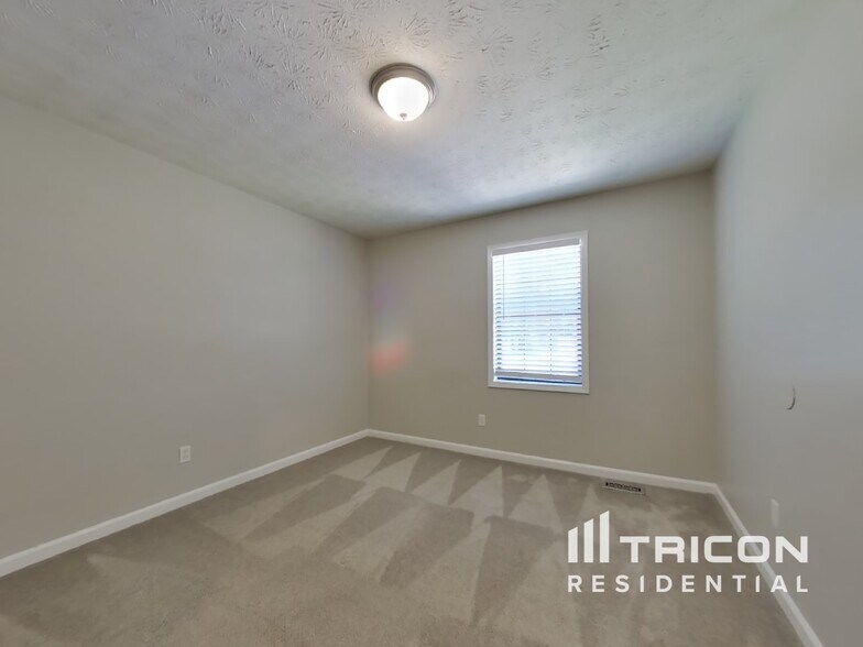 Building Photo - 1301 Fairridge Cir SW