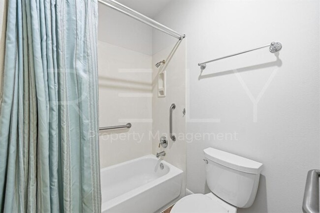 Building Photo - 808 Armstrong Dr
