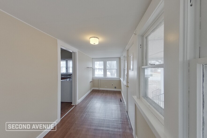 Building Photo - 601 E 4th St