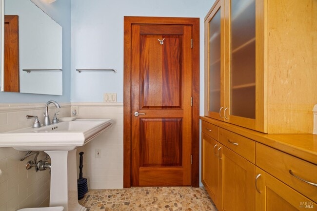 Building Photo - 1545 N Castle Rd