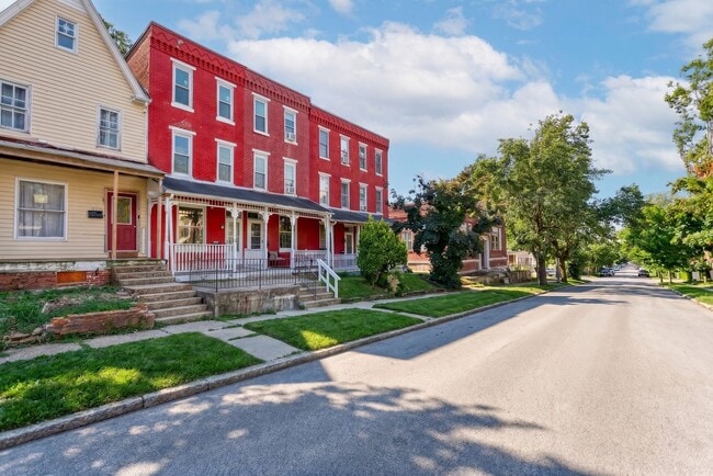 Building Photo - 515 Seneca St