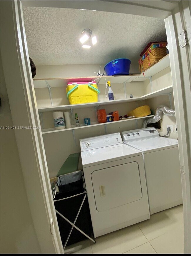 Building Photo - 3648 NW 83rd Ln