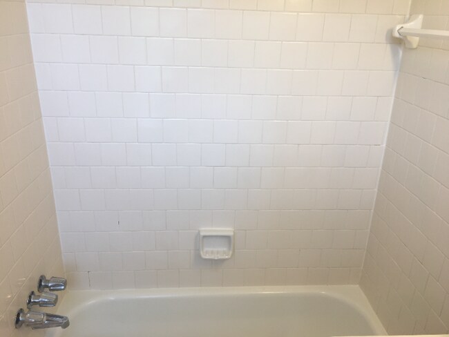 Building Photo - 15 E Read St