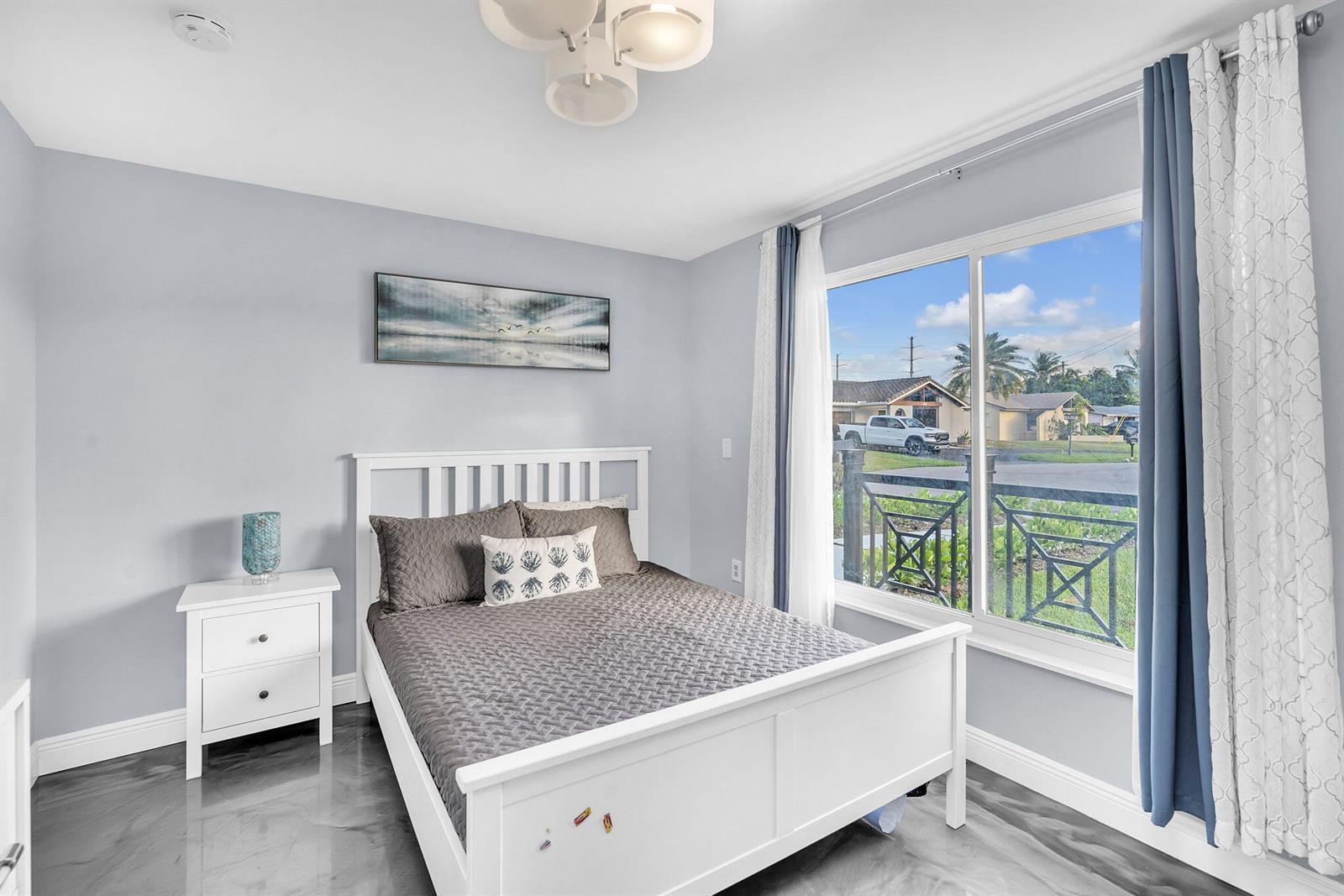 Building Photo - 4400 SW 37th Ave