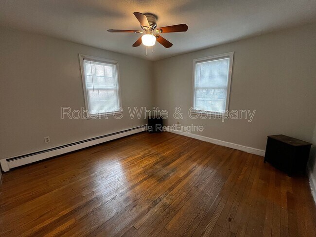 Building Photo - 33 Mills Ln