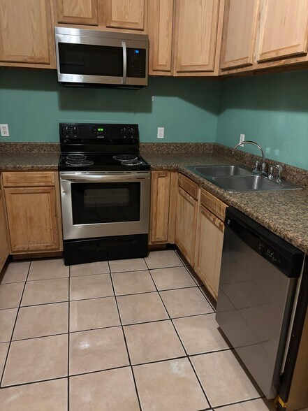 Kitchen - 751 Brookline St SW